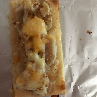 シュウマイのマヨチーズ油揚げピザ